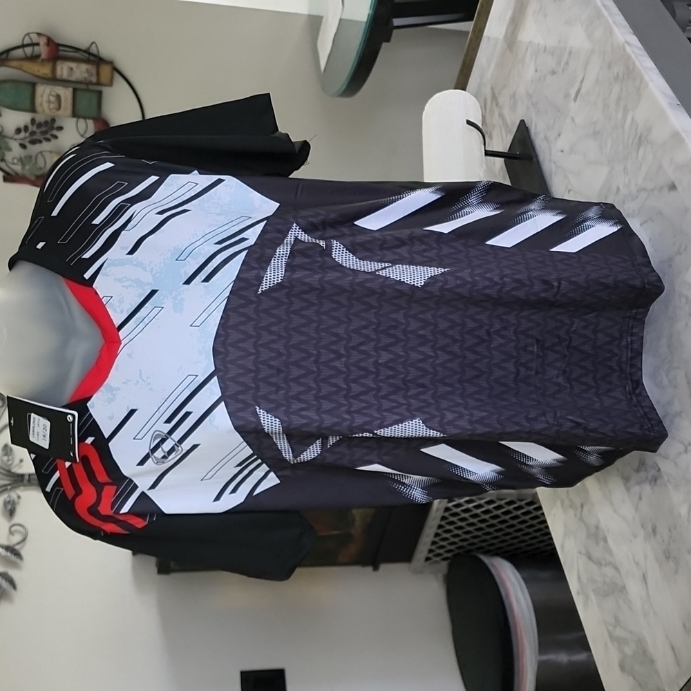 Men/Boys Sport Dri (New With Tags)  Shirt